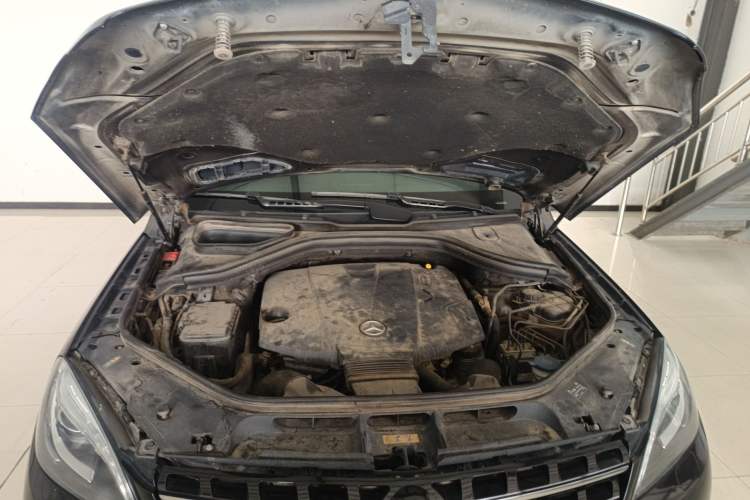 Used Mercedes-Benz M-Class 2014 ML 350 CDI 4MATIC Engine Bay