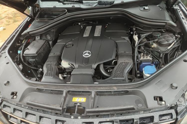 Used Mercedes-Benz M-Class 2014 ML 400 4MATIC Dynamic Model Engine Bay