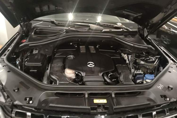 Used Mercedes-Benz M-Class 2014 ML 320 4MATIC Engine Bay