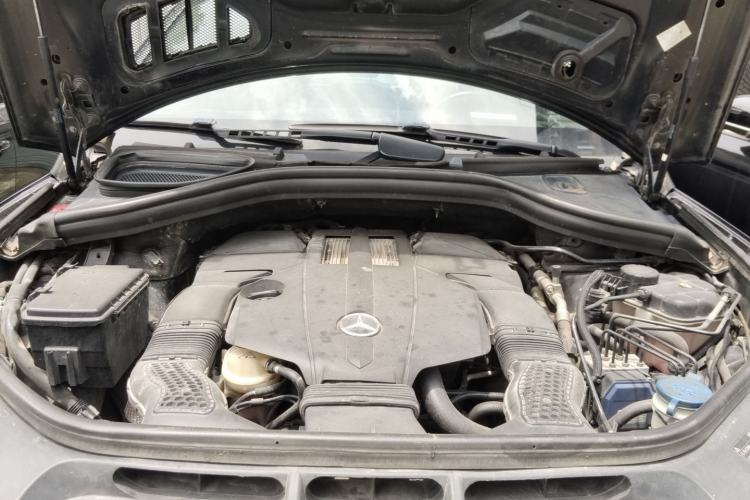 Used Mercedes-Benz M-Class 2014 ML 320 4MATIC Engine Bay