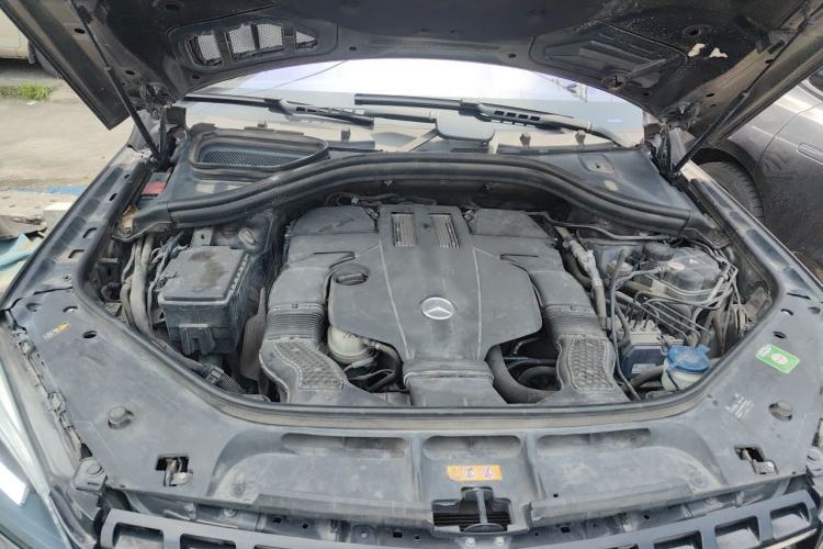 Used Mercedes-Benz M-Class 2014 ML 320 4MATIC Engine Bay