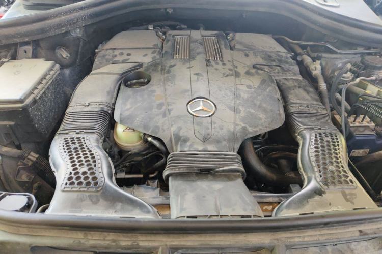 Used Mercedes-Benz M-Class 2014 ML 400 4MATIC Luxury Model Engine Bay