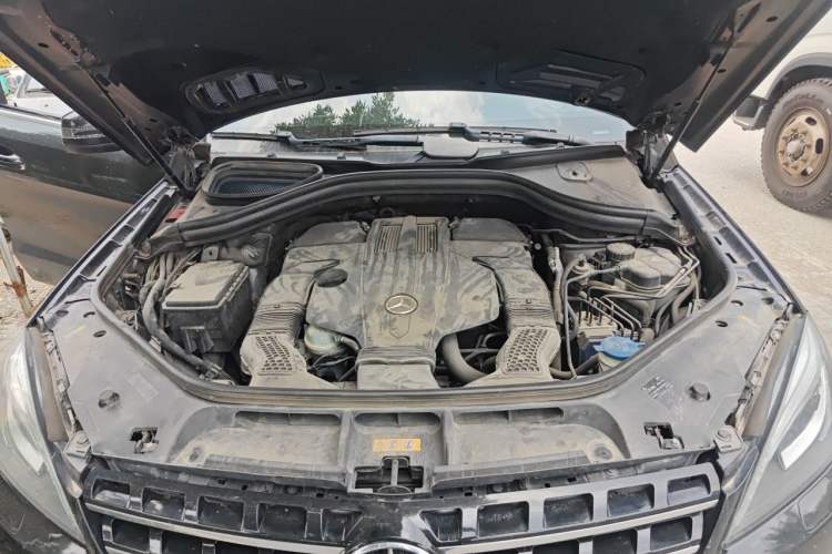 Used Mercedes-Benz M-Class 2014 ML 400 4MATIC Dynamic Model Engine Bay