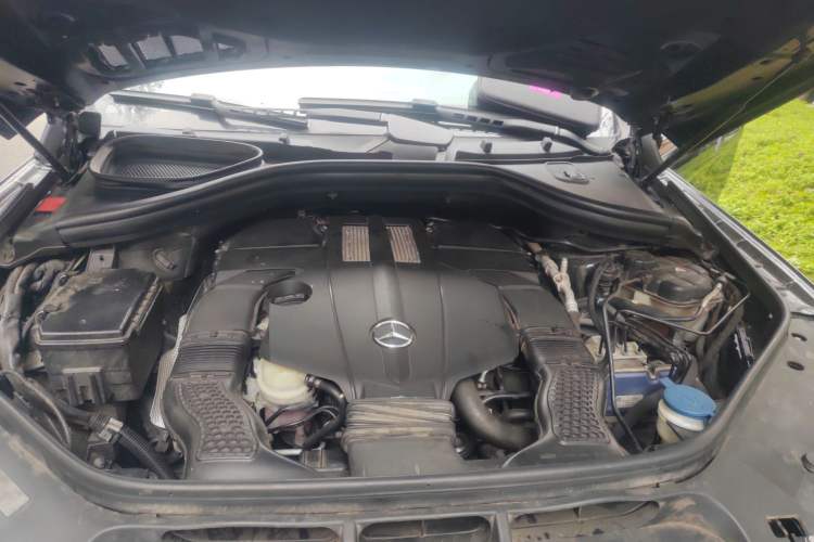 Used Mercedes-Benz M-Class 2014 ML 400 4MATIC Dynamic Model Engine Bay