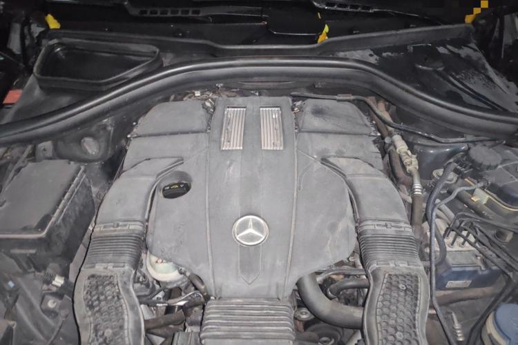 Used Mercedes-Benz M-Class 2014 ML 320 4MATIC Engine Bay