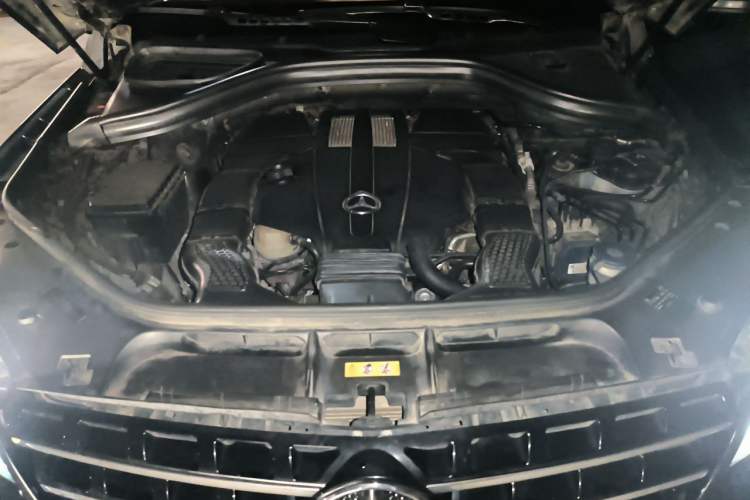 Used Mercedes-Benz M-Class 2014 ML 400 4MATIC Dynamic Model Engine Bay