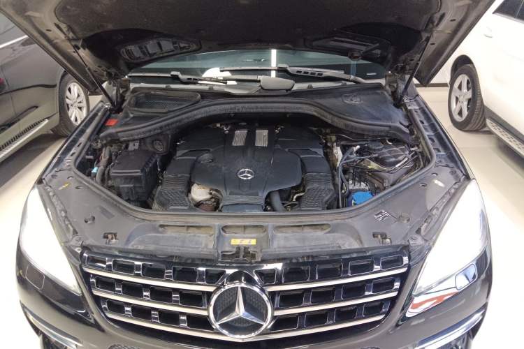 Used Mercedes-Benz M-Class 2014 ML 320 4MATIC Engine Bay