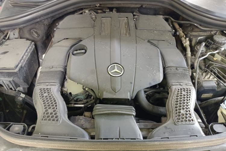 Used Mercedes-Benz M-Class 2014 ML 400 4MATIC Luxury Model Engine Bay