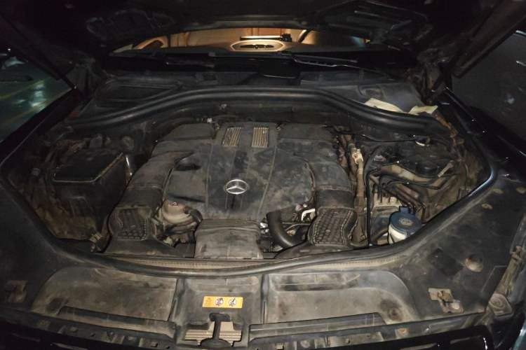 Used Mercedes-Benz M-Class 2014 ML 400 4MATIC Dynamic Model Engine Bay
