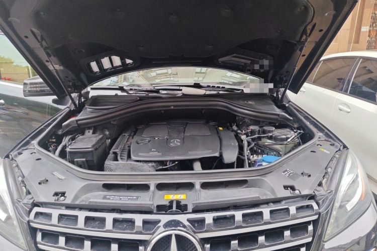Used Mercedes-Benz M-Class  Engine Bay