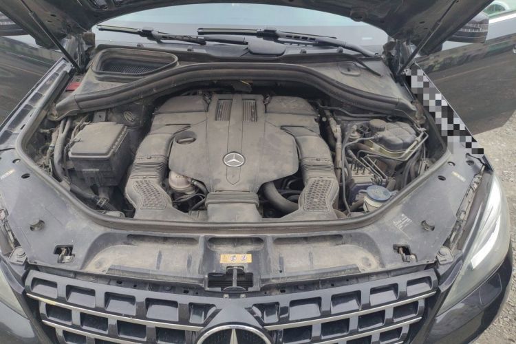 Used Mercedes-Benz M-Class 2014 ML 320 4MATIC Engine Bay