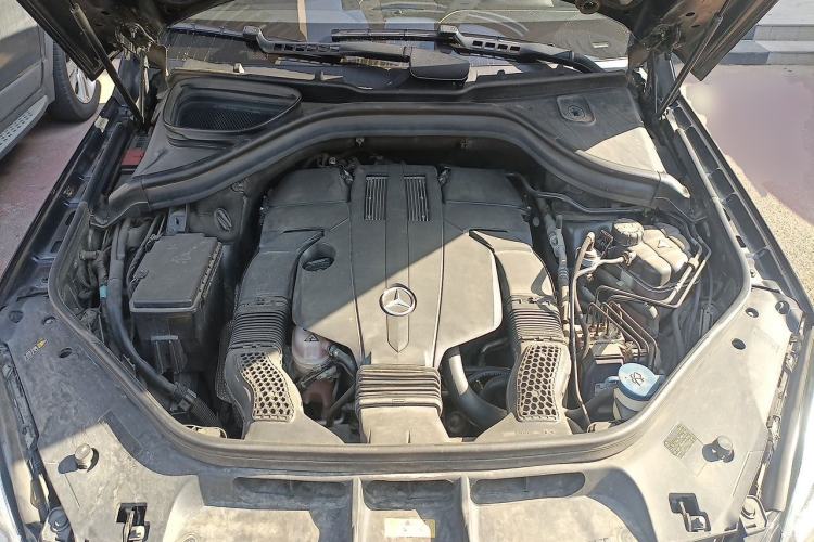 Used Mercedes-Benz M-Class 2014 ML 400 4MATIC Luxury Model Engine Bay
