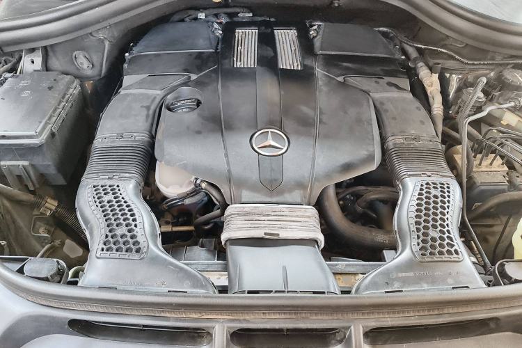 Used Mercedes-Benz M-Class 2014 ML 400 4MATIC Luxury Model Engine Bay