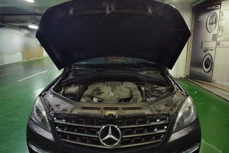 Used Mercedes-Benz M-Class 2014 ML 400 4MATIC Luxury Model Engine Bay