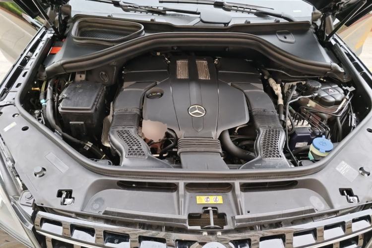 Used Mercedes-Benz M-Class 2014 ML 400 4MATIC Luxury Model Engine Bay