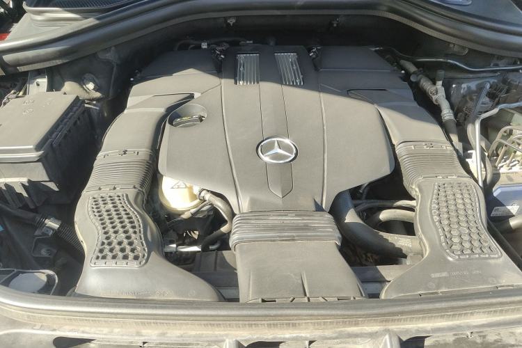 Used Mercedes-Benz M-Class 2014 ML 400 4MATIC Dynamic Model Engine Bay