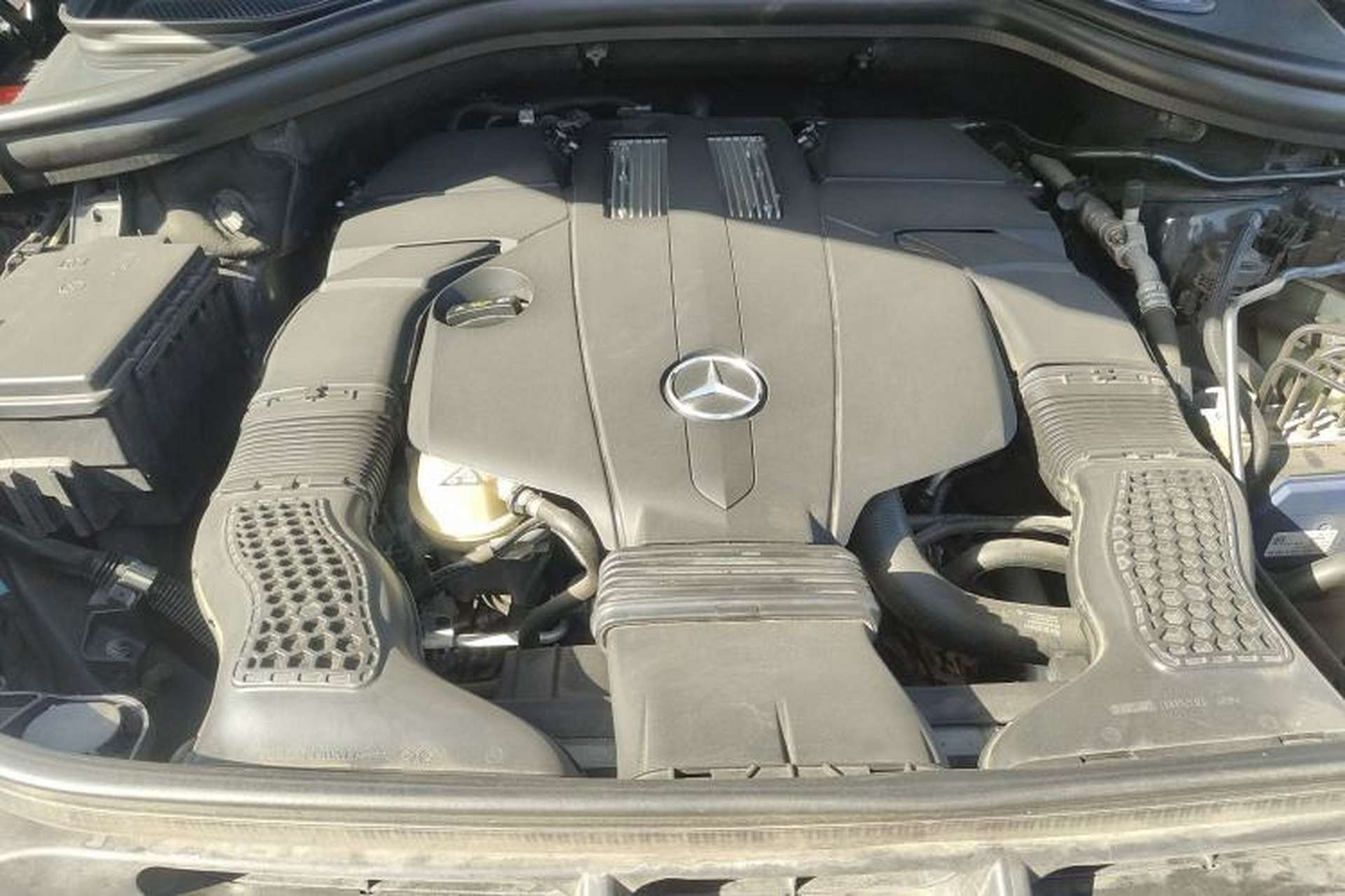 Used Mercedes-Benz M-Class 2014 ML 400 4MATIC Dynamic Model Engine Bay