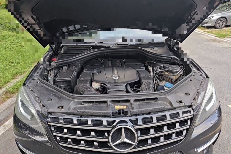 Used Mercedes-Benz M-Class 2014 ML 400 4MATIC Luxury Model Engine Bay