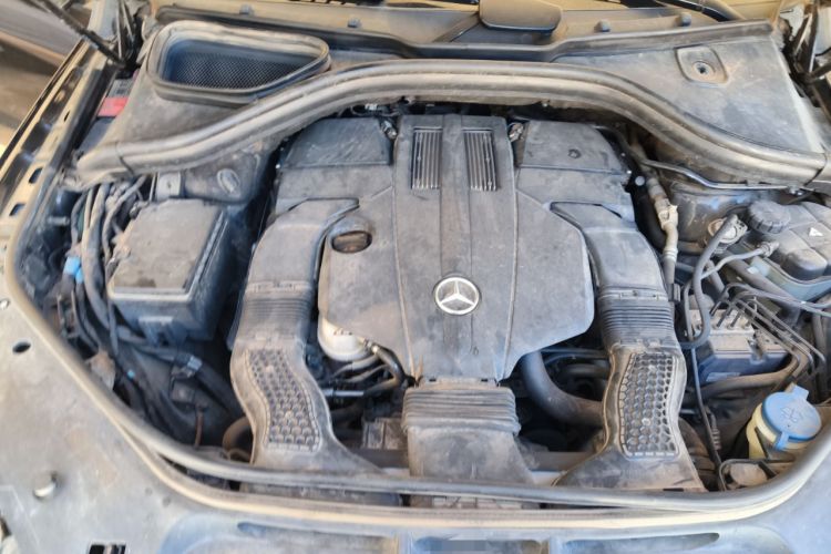 Used Mercedes-Benz M-Class 2014 ML 400 4MATIC Dynamic Model Engine Bay