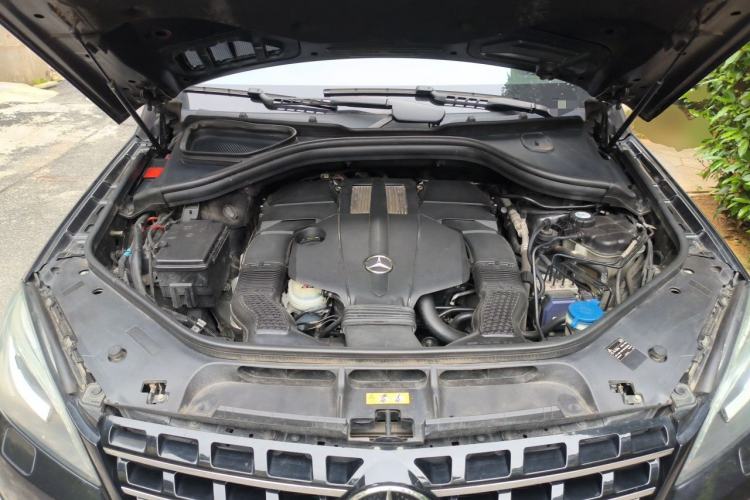 Used Mercedes-Benz M-Class 2014 ML 320 4MATIC Engine Bay
