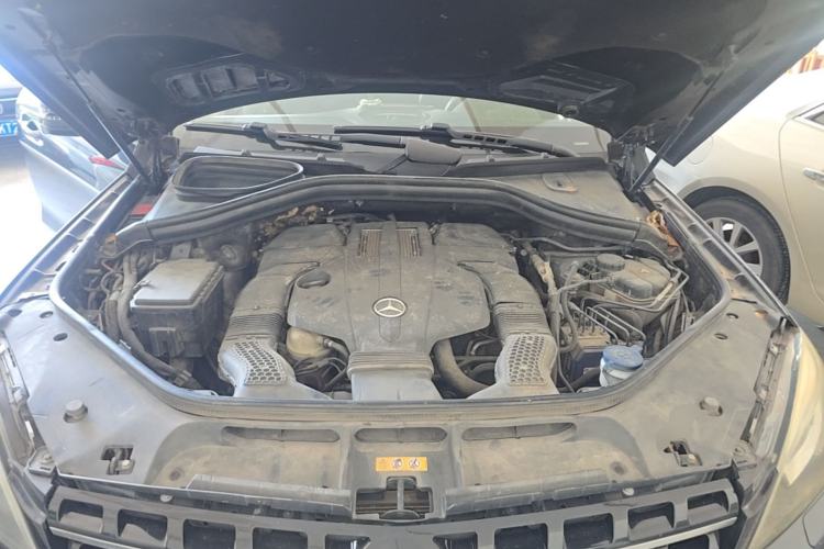 Used Mercedes-Benz M-Class 2014 ML 400 4MATIC Dynamic Model Engine Bay
