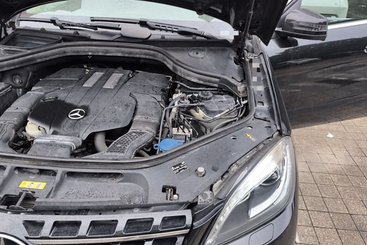 Used Mercedes-Benz M-Class 2014 ML 320 4MATIC Engine Bay Left