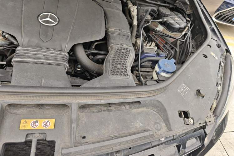 Used Mercedes-Benz M-Class 2014 ML 400 4MATIC Luxury Model Engine Bay Left