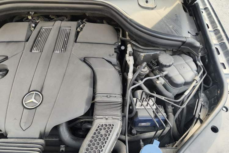 Used Mercedes-Benz M-Class 2014 ML 400 4MATIC Dynamic Model Engine Bay Left