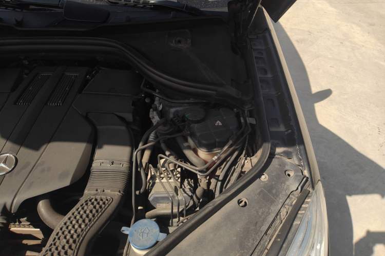 Used Mercedes-Benz M-Class 2014 ML 400 4MATIC Luxury Model Engine Bay Left