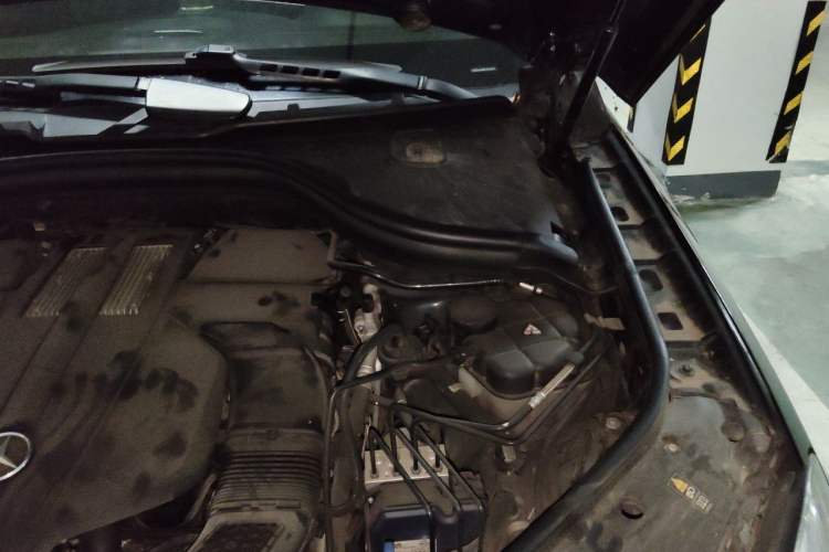 Used Mercedes-Benz M-Class 2014 ML 320 4MATIC Engine Bay Left