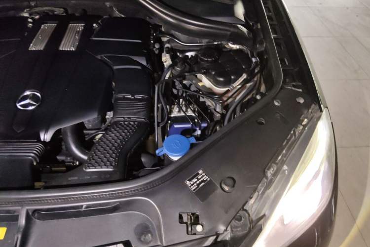 Used Mercedes-Benz M-Class 2014 ML 320 4MATIC Engine Bay Left