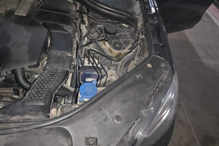 Used Mercedes-Benz M-Class 2014 ML 320 4MATIC Engine Bay Left