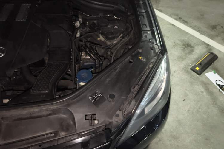 Used Mercedes-Benz M-Class 2014 ML 400 4MATIC Luxury Model Engine Bay Left