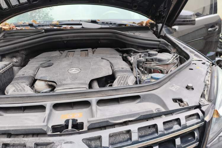 Used Mercedes-Benz M-Class 2014 ML 320 4MATIC Engine Bay Left