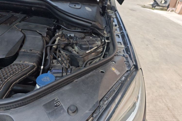 Used Mercedes-Benz M-Class 2014 ML 320 4MATIC Engine Bay Left