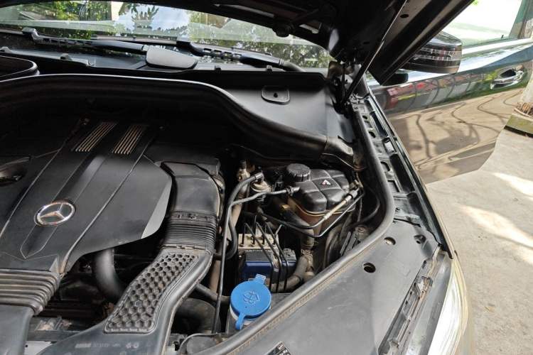 Used Mercedes-Benz M-Class 2014 ML 400 4MATIC Luxury Model Engine Bay Left