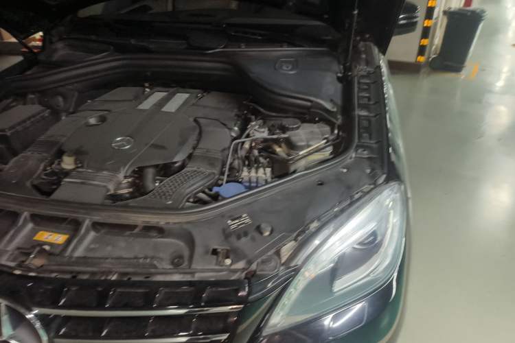 Used Mercedes-Benz M-Class 2014 ML 400 4MATIC Dynamic Model Engine Bay Left