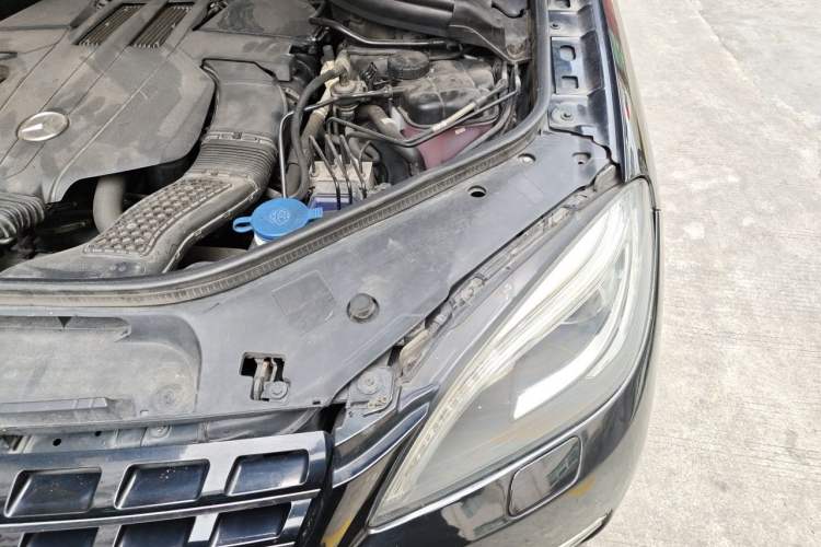 Used Mercedes-Benz M-Class 2014 ML 320 4MATIC Engine Bay Left
