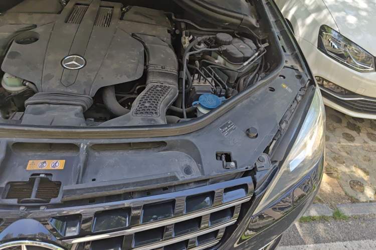 Used Mercedes-Benz M-Class 2014 ML 320 4MATIC Engine Bay Left