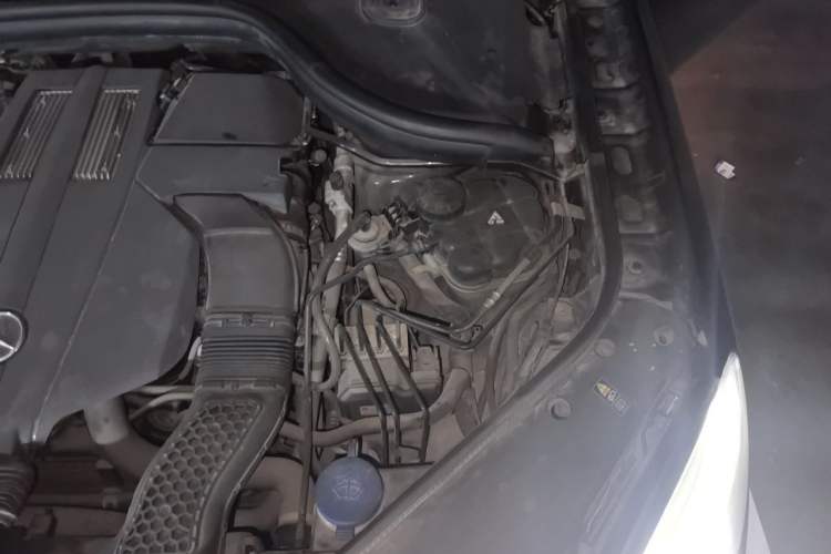 Used Mercedes-Benz M-Class 2014 ML 320 4MATIC Engine Bay Left