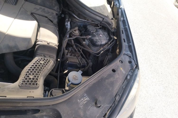 Used Mercedes-Benz M-Class 2014 ML 320 4MATIC Engine Bay Left