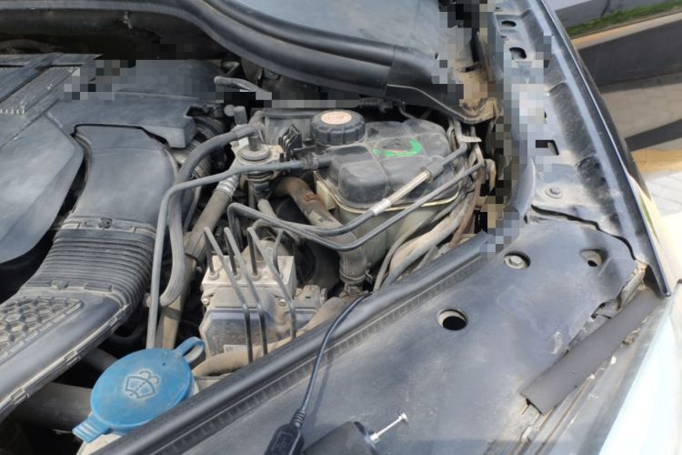 Used Mercedes-Benz M-Class 2014 ML 320 4MATIC Engine Bay Left