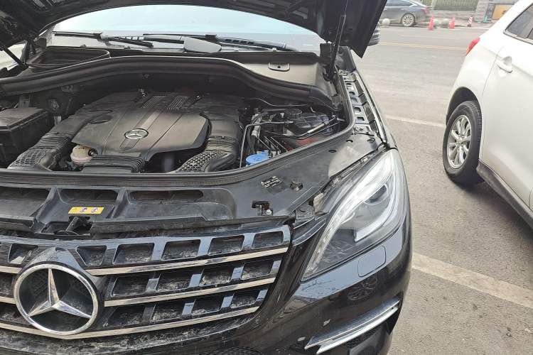 Used Mercedes-Benz M-Class 2014 ML 400 4MATIC Dynamic Model Engine Bay Left