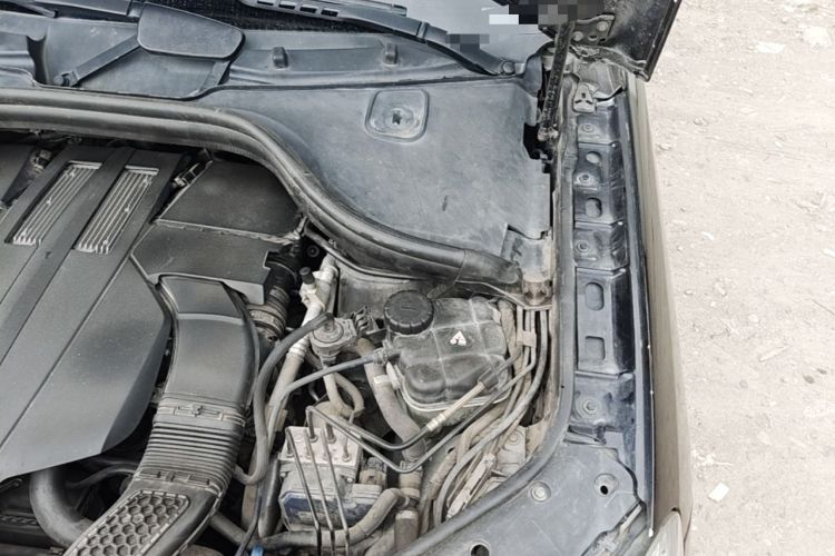 Used Mercedes-Benz M-Class 2014 ML 320 4MATIC Engine Bay Left