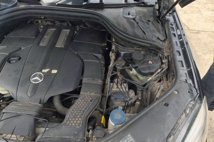 Used Mercedes-Benz M-Class 2014 ML 320 4MATIC Engine Bay Left