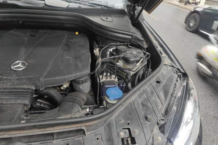 Used Mercedes-Benz M-Class 2014 ML 350 CDI 4MATIC Engine Bay Left