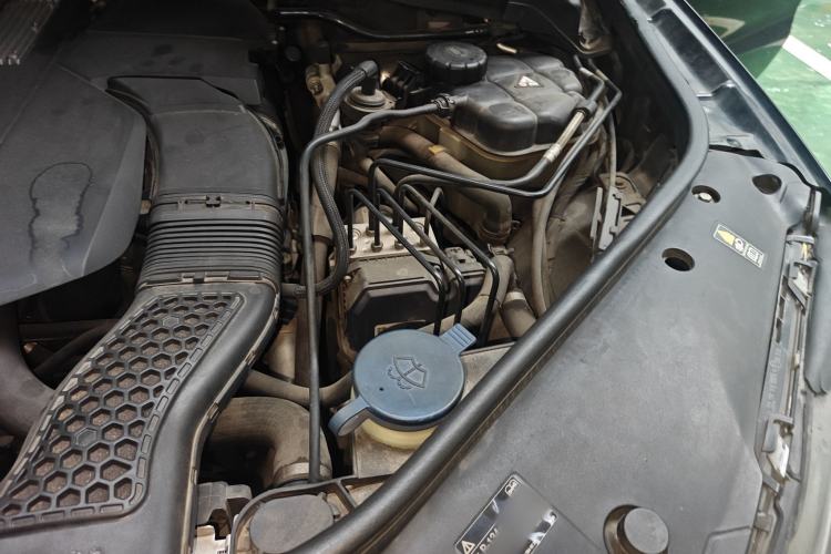 Used Mercedes-Benz M-Class 2014 ML 320 4MATIC Engine Bay Left