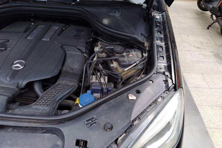 Used Mercedes-Benz M-Class 2014 ML 400 4MATIC Dynamic Model Engine Bay Left