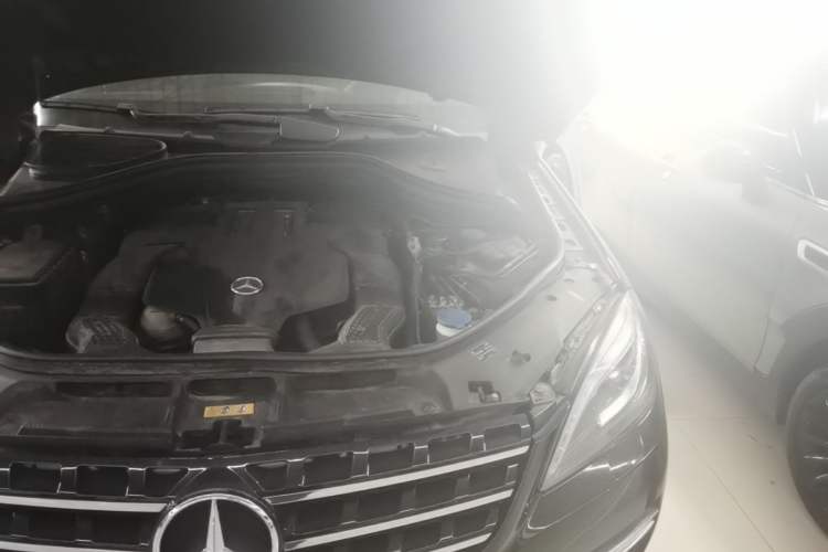 Used Mercedes-Benz M-Class 2014 ML 320 4MATIC Engine Bay Left