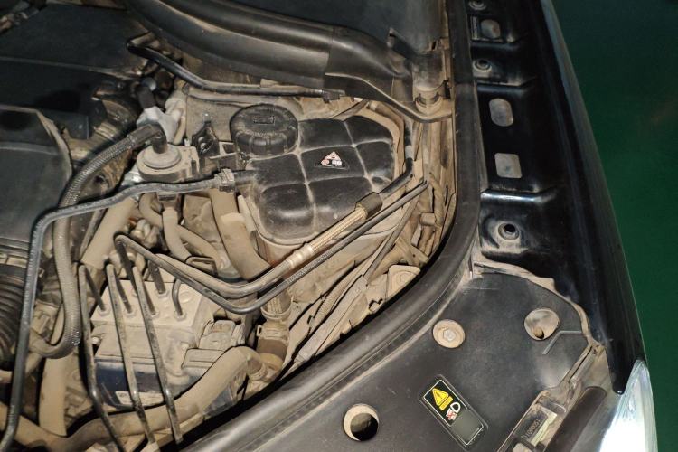 Used Mercedes-Benz M-Class 2014 ML 320 4MATIC Engine Bay Left